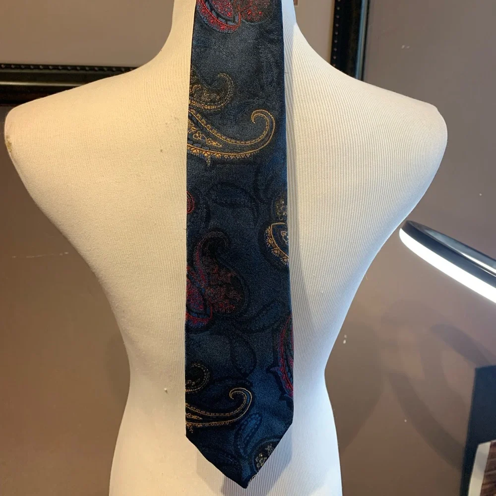 Oscar De La Renta Mens Tie Navy Paisley Print EUC